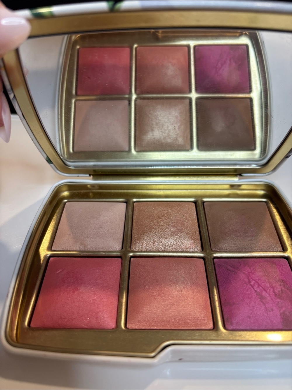 Hourglass Ambient Lighting Edit Unlocked- Swan🦢 - Picture 3 of 6